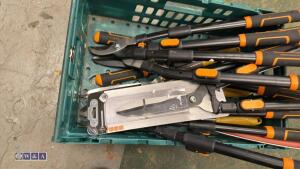 Tray of hedge cutters & loppers - 3