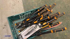 Tray of hedge cutters & loppers - 4