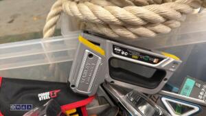 Box of tape measures, screwdrivers, STANLEY knives - 3