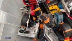 Box of tape measures, screwdrivers, STANLEY knives - 4