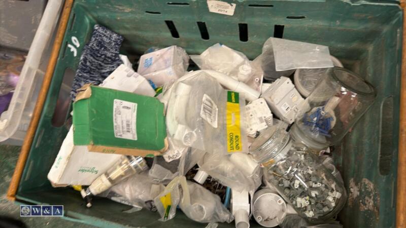 Tray of miscellaneous electrical items
