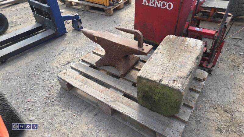 Blacksmiths anvil c/w horse shoe last & wooden block stand