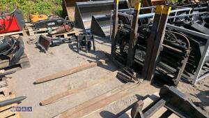 Forklift tine spreaders