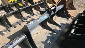 72'' grading bucket c/w bolt on blade to suit 7-9t excavator (50mm pins)