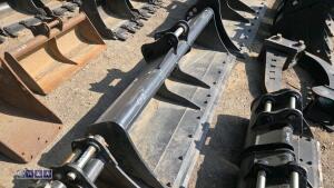 60'' grading bucket c/w bolt on blade to suit 3-4t excavator (35mm pins) - 2