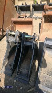 6'' digging bucket c/w bolt on blade to suit 1.5t excavator (30mm pins)
