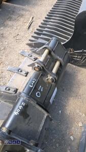 18'' digging bucket c/w teeth to suit 0.75t excavator (25mm mins) - 3