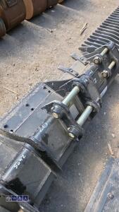 18'' digging bucket c/w bolt on blade to suit 1.5t excavator (30mm pins) - 3