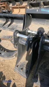 12'' digging bucket c/w bolt on blade to suit 5-6t excavator (45mm pins) - 2