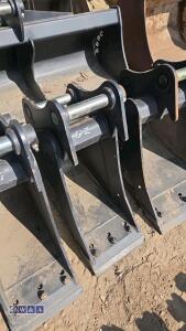 12'' digging bucket c/w bolt on blade to suit 5-6t excavator (45mm pins)