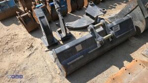 48'' grading bucket c/w bolt on blade to suit 3t excavator (35mm pins) - 3