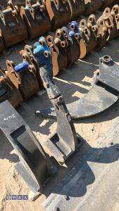 Ripper tooth to suit 0.75t-1.5t excavator (25mm pins) - 3