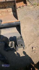 Cable bucket to suit 1.5t excavator (approx 4'' wide x 400mm deep) (30mm pins) - 3