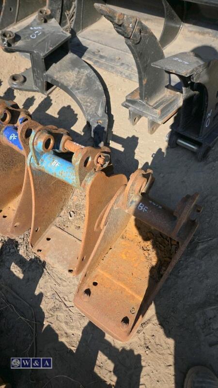 2 x 9'' digging buckets (30mm pins)