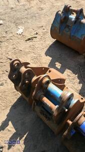 2 x 9'' digging buckets (30mm pins) - 3