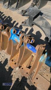 2 x 6'' digging buckets (30mm pins)