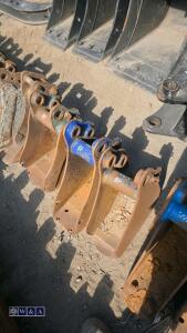2 x 6'' digging buckets (30mm pins)