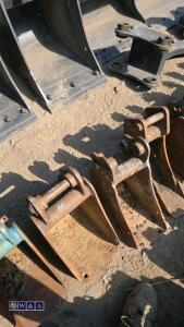 2 x digging buckets (9'' & 7'') (30mm pins) - 2