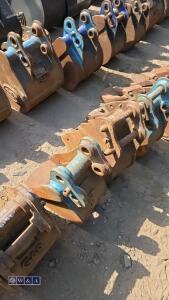 2 x digging buckets (9'' & 6'') (9'' 35mm & 6'' 25mm pins) - 2