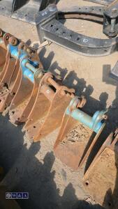 2 x digging buckets (9'' & 6'') (9'' 35mm & 6'' 25mm pins) - 3