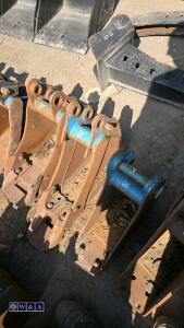 2 x 6'' digging buckets (30mm pins)