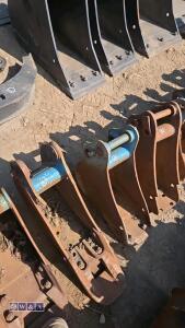 2 x 6'' digging buckets (30mm pins) - 3