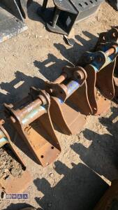 2 x digging buckets (9'' & 6'') (30mm pins)