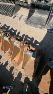 2 x digging buckets (9'' & 6'') (30mm pins) - 2