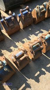 2 x digging buckets (9'' & 6'') (30mm pins) - 3