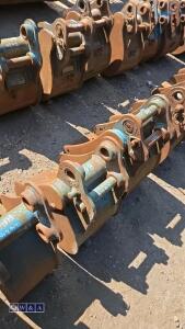 2 x digging buckets (9'' & 6'') (30mm pins) - 2