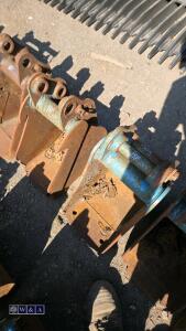 2 x 9'' digging buckets (30mm pins)