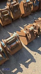 2 x 9'' digging buckets (30mm pins) - 2