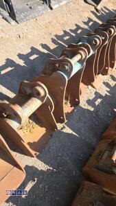 2 x 9'' digging buckets (30mm pins) - 3
