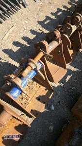 2 x digging buckets (1ft & 9'') (30mm pins)