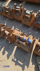 2 x digging buckets (1ft & 9'') (30mm pins) - 2