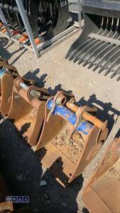 2 x digging buckets (1ft & 9'') (30mm pins) - 3