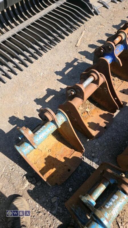 2 x 1ft digging buckets (30mm pins)