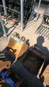2 x 1ft digging buckets (30mm pins) - 2