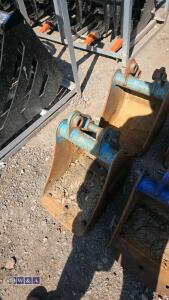 1ft digging bucket (30mm pins) - 2