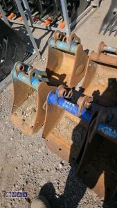 1ft digging bucket (30mm pins) - 2