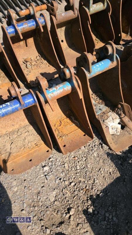 9'' digging bucket (30mm pins)