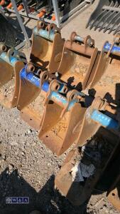 9'' digging bucket (30mm pins) - 2