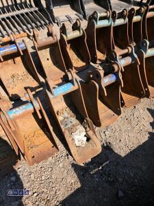 9'' digging bucket (30mm pins)