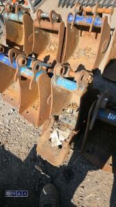 9'' digging bucket (30mm pins) - 2