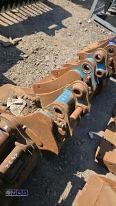 9'' digging bucket (30mm pins) - 3