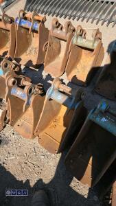 9'' digging bucket (30mm pins) - 2