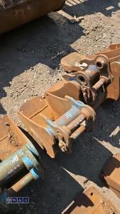9'' digging bucket (30mm pins) - 3