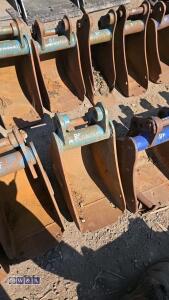 9'' digging bucket (35mm pins) - 2