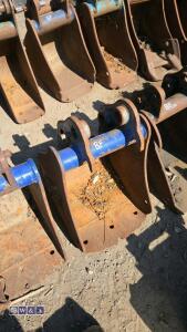 1ft digging bucket (30mm pins) - 2