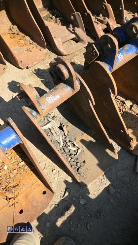 9'' digging bucket (30mm pins)